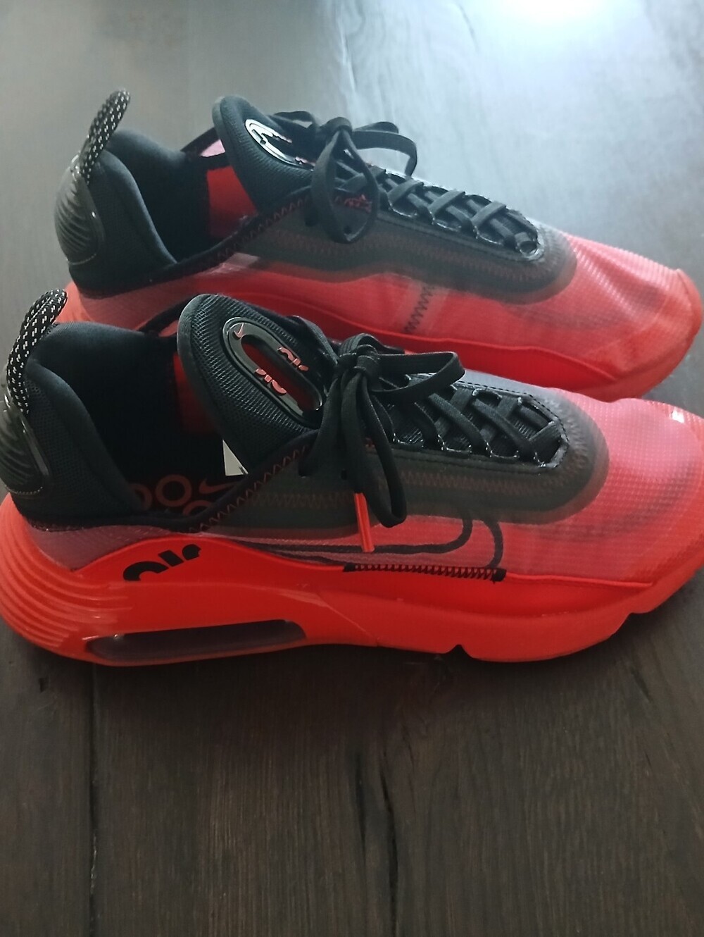 Nike Air Max 2090 Bred Red & Black Sneakers Men's Size:8 Basketball Shoes - Picture 11 of 11